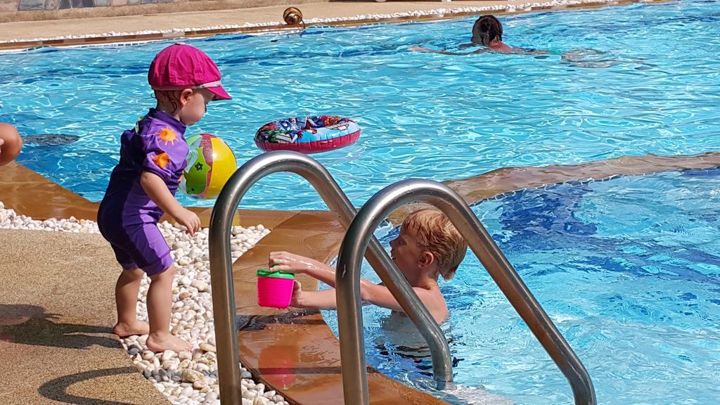 Vip Chain Resort Pool Villa Ban Phe Esterno foto